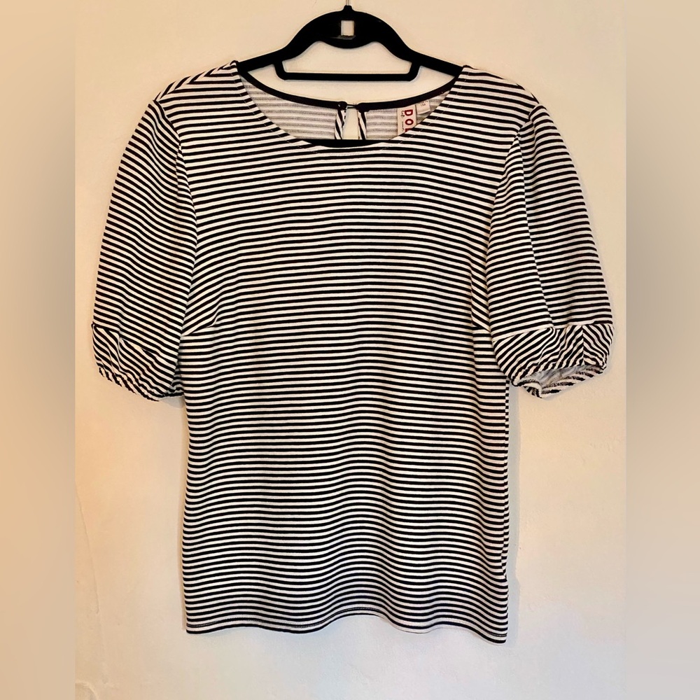 Chic puff sleeve Dolan top